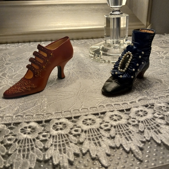 Just the Right Shoe - Picture 3 of 4